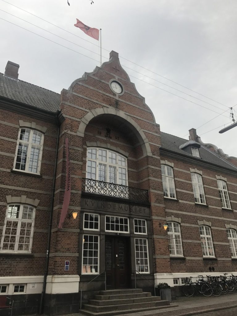 Kvindemusset-768x1024.jpg